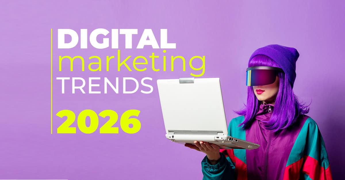 Digital Marketing Trends 2026 — жена с лаптоп на лилав фон, символ на бъдещите тенденции в дигиталния маркетинг.